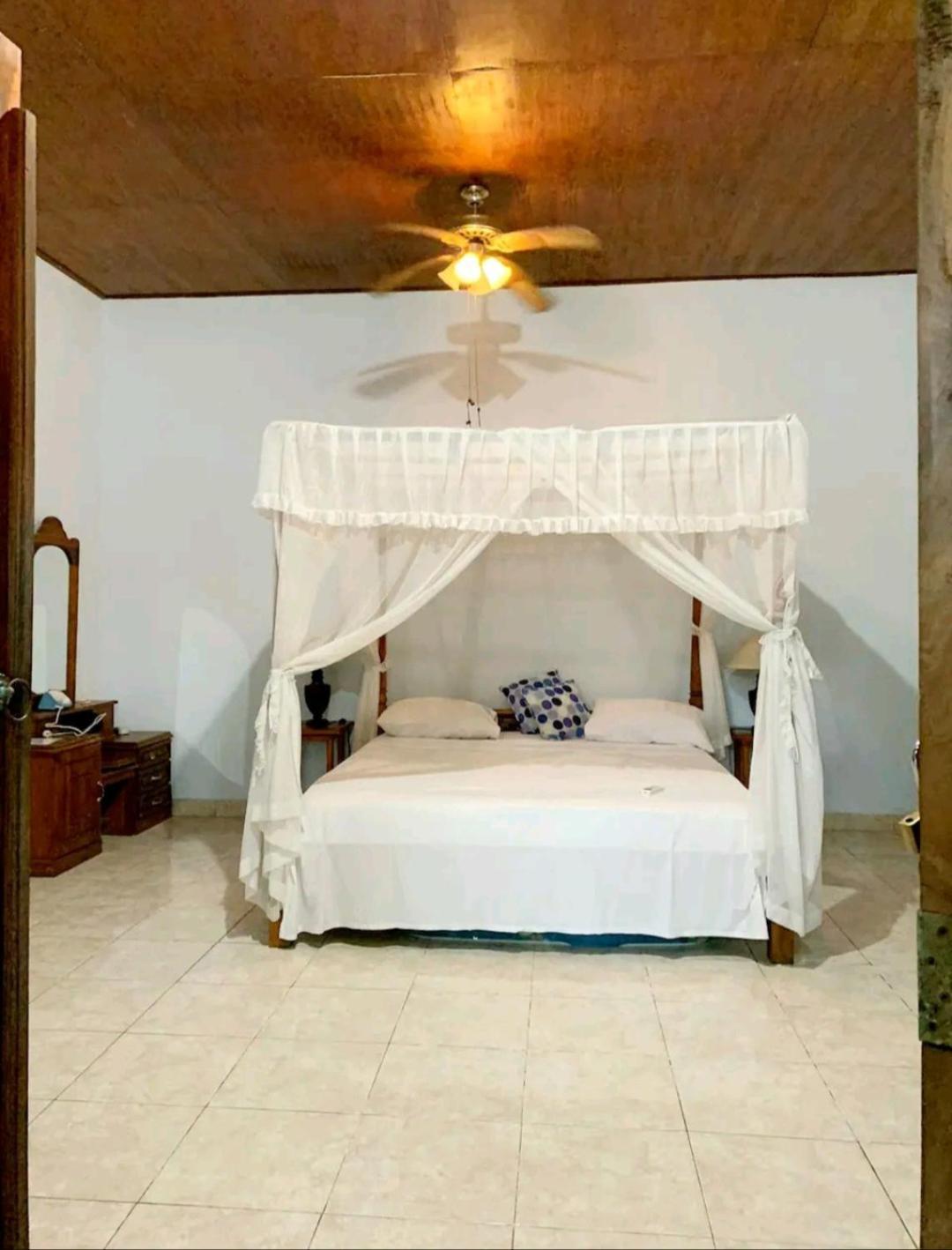 Bahari Beach Amed Habitación foto